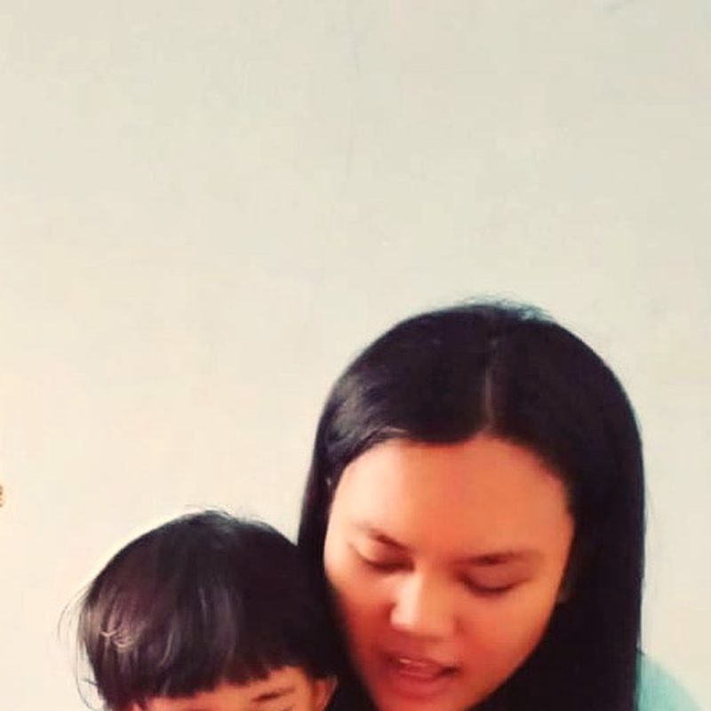 Ibu dan bayi di Yobana